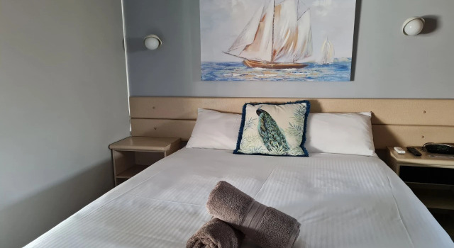 Rockhampton Court Motor Inn, Забронировать Отель Отели Рокгемптон с завтраком, рядом с Department of Health Queensland, Завтраки