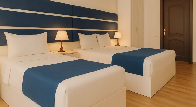 Трёхместный номер Classic с балконом Отель Grand Palace Tbilisi