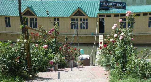 Houseboat Sweet Star, Забронировать Отель Сринагар Jammu & Kashmir Ski