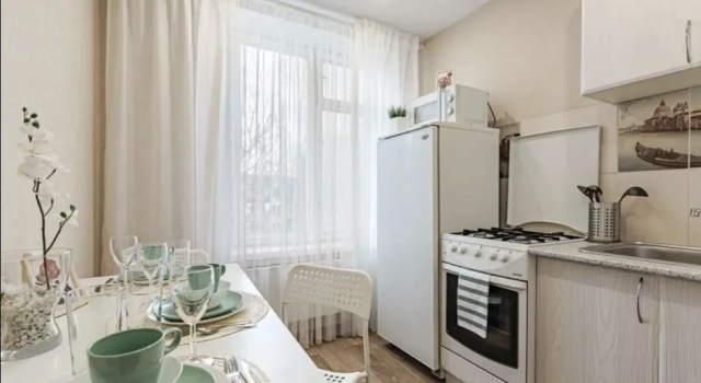 Uyutnaya Kvartira na Chetverykh Gostey Flat, Boek Appartement Moskou Rusland, in de buurt van Novogireyevo Metro Station