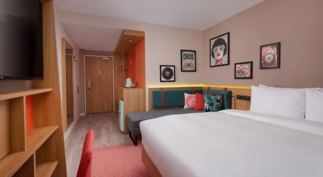 Номер с диваном с кроватью Queen size Hampton By Hilton Москва Рогожский Вал