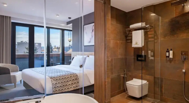 Двухместный люкс Executive с балконом и с красивым видом из окна Отель Clocks Hotel Tbilisi