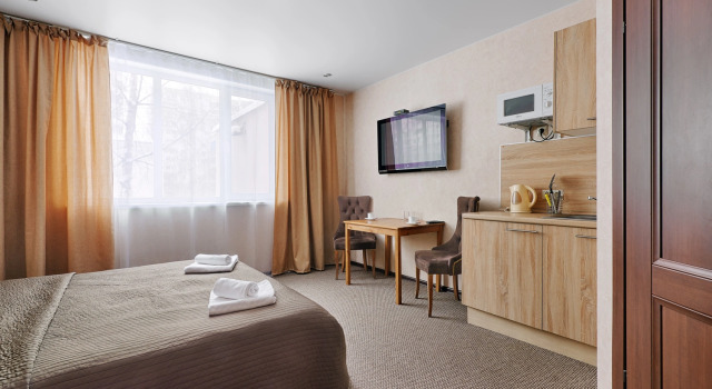 Трёхместный полулюкс Отель Myhotel24 Kristalin