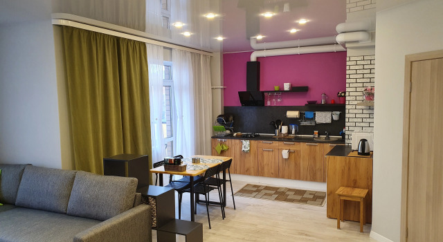 Na Kommunalnoy 15b Flat, Rezerwuj Apartament Hotele w Obwód pskowski z parkingiem, Parking