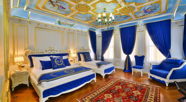 Трёхместный люкс Mansion Seven Hills Palace & Spa