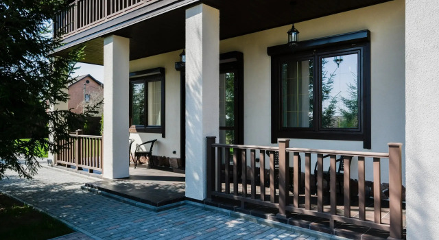Коттедж с балконом и с красивым видом из окна Шале Club Dacha