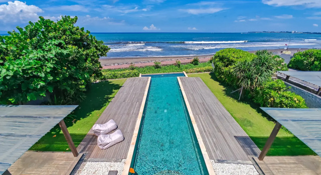 Вилла с 2 комнатами с балконом и с красивым видом из окна Вилла Ketewel Beach
