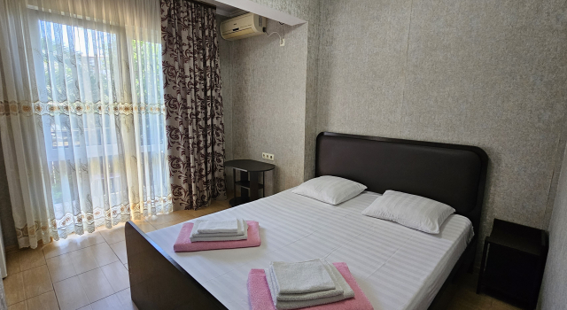 Четырёхместный номер Comfort с балконом Гостевой Дом Мария