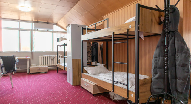 Bed in slaapzaal met uitzicht Almaty Backpackers Hostel