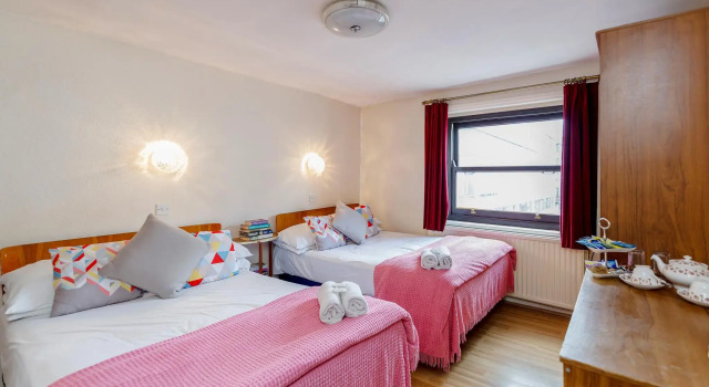 Номер Standard с красивым видом из окна Russell Square Hotel