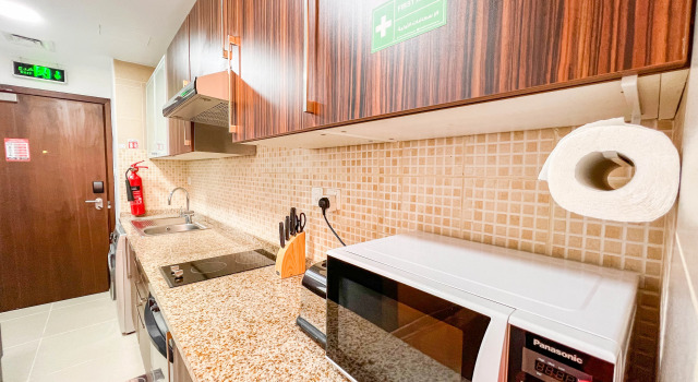 Трёхместные апартаменты c 1 комнатой с красивым видом из окна Апартаменты Cosmos Living Luxurious Studio Near Metro