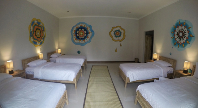 Кровать в общем номере Гостевой Дом WaterBorn Bali