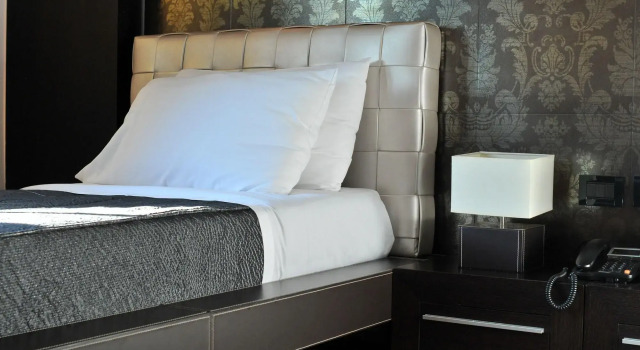 MonarC Hotel, Забронировать Отель Тирана область Тирана, рядом с Skanderbeg Square
