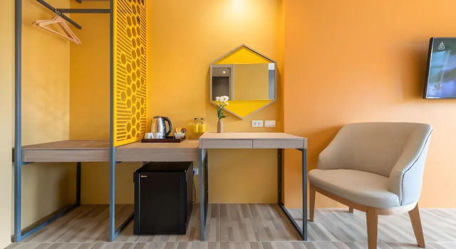 Двухместный номер Superior с балконом и с видом на город Beehive Boutique Hotel Phuket