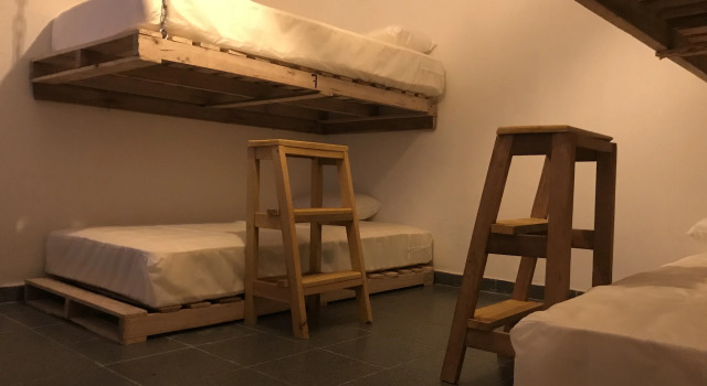 Кровать в общем номере с красивым видом из окна Хостел Bababuy