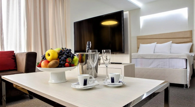 Firedobbelt familie suite med altan Hrazdan Hotel