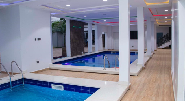 Focus Holiday Inn, Reserva ahora Hotel Hoteles en Bwari con piscina, Piscina
