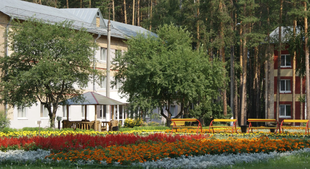Krasnaya Gvozdika Sanatorium, Book Health resort Hotels in Tyumen Region with Parking, Parking