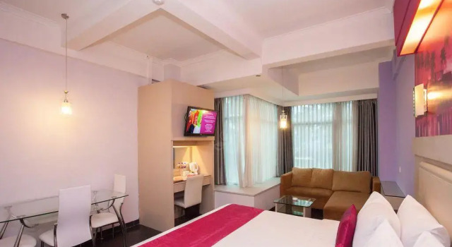 Double suite junior favehotel Premier Cihampelas