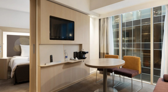 Двухместный номер Представительский с 2 комнатами с видом в атриум Отель Novotel Москва Сити