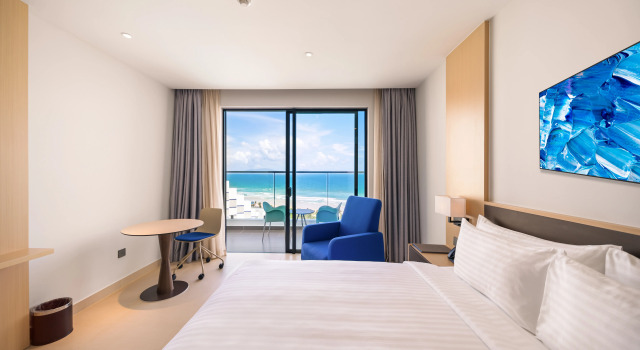 Номер Deluxe с балконом и с видом на океан Отель The Light Beach Residences by Arena