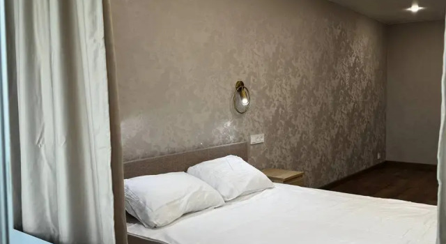 V Tsentre Goroda S Vidom Na Fontany Flat, Prenota Appartamento Hotel a Perm Krai con piscina, Piscina