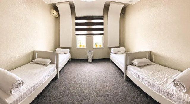 Caravan Hostel, Rezerwuj Hostel Hotele w Turkestan z parkingiem, Parking