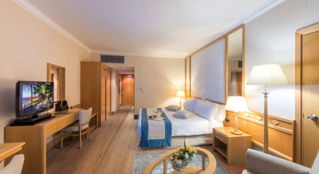 Полулюкс с балконом и с видом на окрестности Constantinou Bros Asimina Suites Hotel