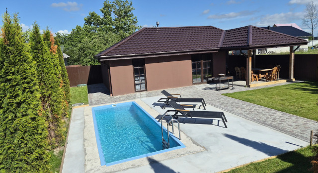 Zagorodny s Basseynom +30 i Bilyyardom v 10 Minutakh Ot Kaliningrada Private house, Book Vacation Home  