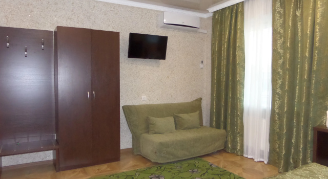 Четырёхместный номер Comfort с балконом Гостевой дом Кристина