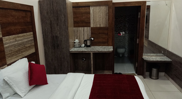 Кровать в общем номере (женский номер) King Castle Mcleodganj-centrally heated and air cooled- Near MALL Road