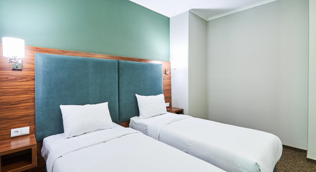 Трёхместный номер Standard с балконом и с красивым видом из окна Green Tower Hotel