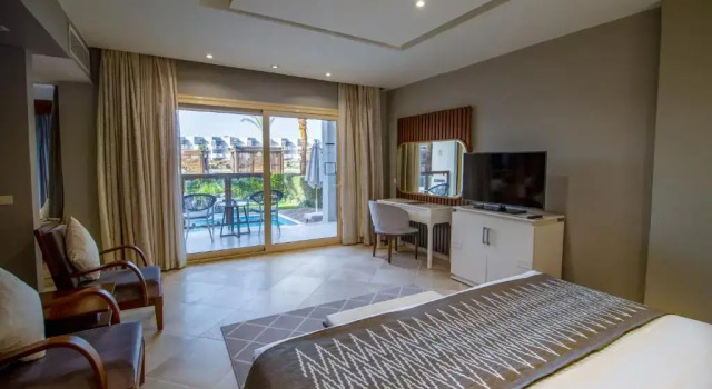 Двухместный полулюкс Posh Club Swim Up с балконом Sunrise Crystal Bay Resort -Grand Select