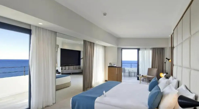 Люкс Corner с балконом и с видом на море Ramada Plaza Hotel & Spa Trabzon
