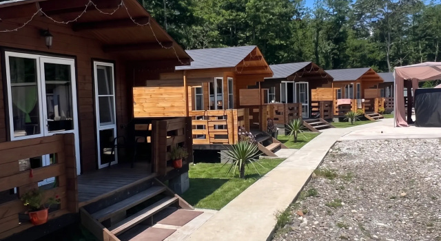 Svoya Polyana Recreation Camp, Rezerwuj Baza turystyczna Ośrodki rekreacyjne w Kyndyg, Baza turystyczna