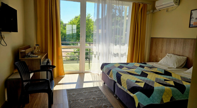 Standard with extra beds Double room with balcony and with sea view Mini hotel Limonchello
