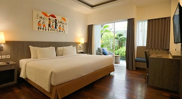 Двухместный номер Deluxe with lagoon view Курортный отель Aston Canggu Beach Resort