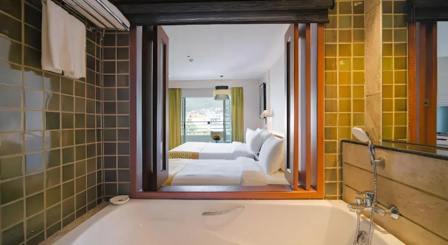 Двухместный номер Paradise Wing Deluxe с балконом и с видом на город The Royal Paradise Hotel & Spa