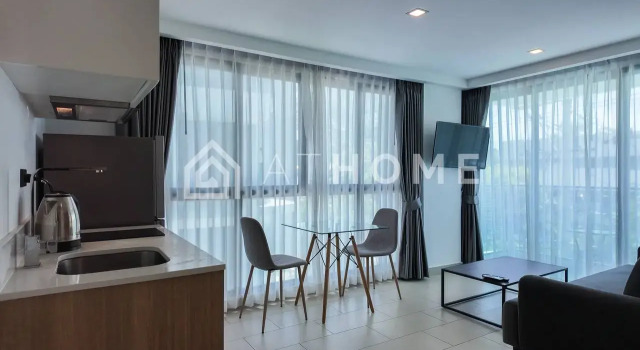 Апартаменты The Breeze Condominium