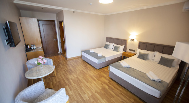 Четырёхместный номер Family с балконом и с видом на море Отель Chveni Ezo Boutique Hotel