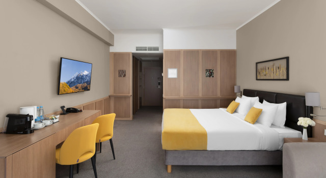 Двухместный номер Премьер + Отель Golden Tulip
