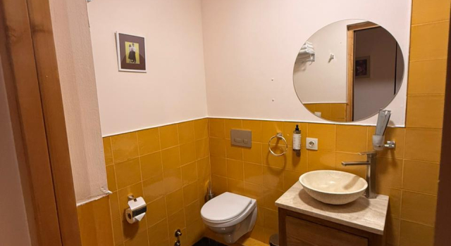 Трёхместный номер Comfort с балконом и с видом на внутренний двор Отель Nekresi Estate