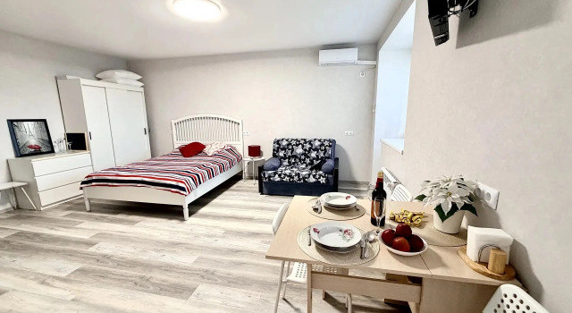 Mini Khaus V Samare na 5-Oi Proseke 135 Flat, Prenota Appartamento Hotel a Samara con parcheggio, Parcheggio