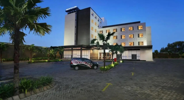 Отель Neo+ Waru Sidoarjo