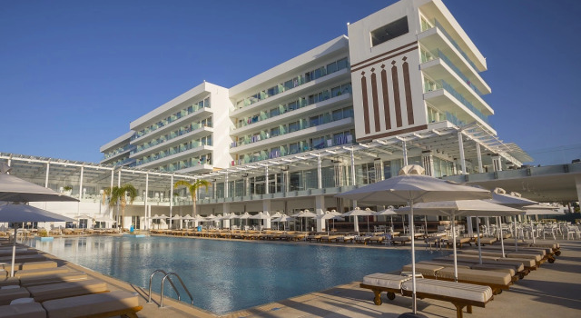 Отель Constantinos The Great Beach