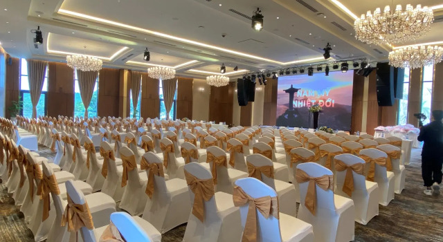 Курортный Отель Wyndham Grand KN Paradise Cam Ranh
