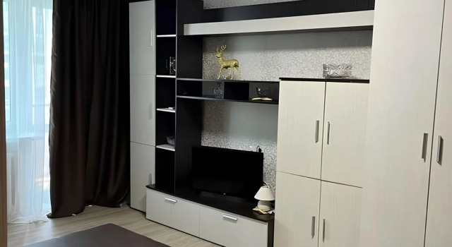 V Samom Tsentre Goroda na Naberezhnoi Flat, Prenota Appartamento Hotel a Samara con parcheggio, Parcheggio