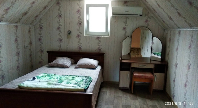 Четырёхместный номер Comfort с 2 комнатами с балконом и с красивым видом из окна Гостевой дом Уютный дворик