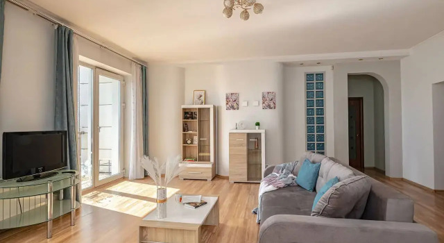Yevro Dvushka 80 Kv V Tsentre Vid Na More I Mosty Flat, Buchen Sie Ferienwohnung Wladiwostok 