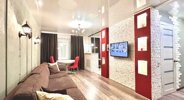 Kvartira Komfortnaya Evrotreshka S Lodzhiey Na Komsomolskoy 3Flat, Book Apartment Kirovsk Murmansk Region